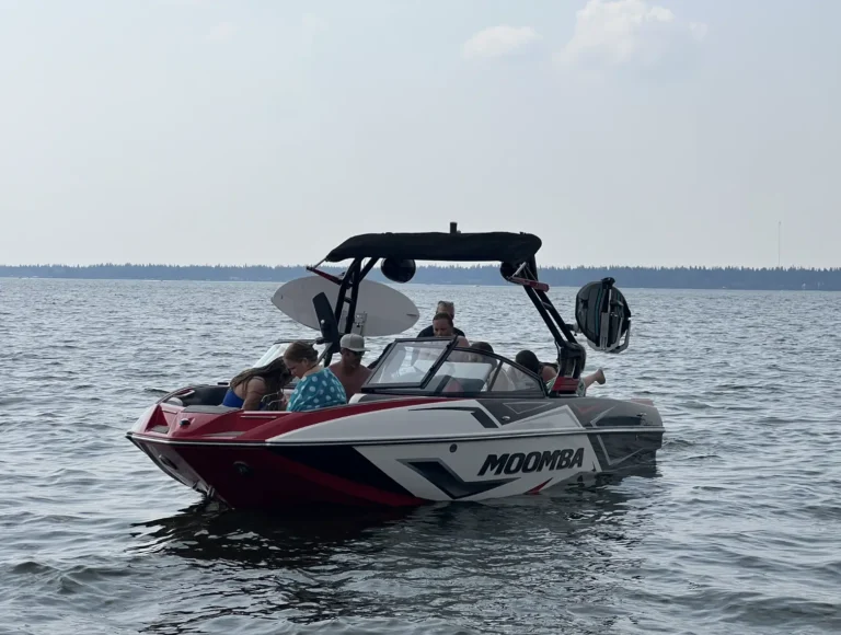 surfing-boat